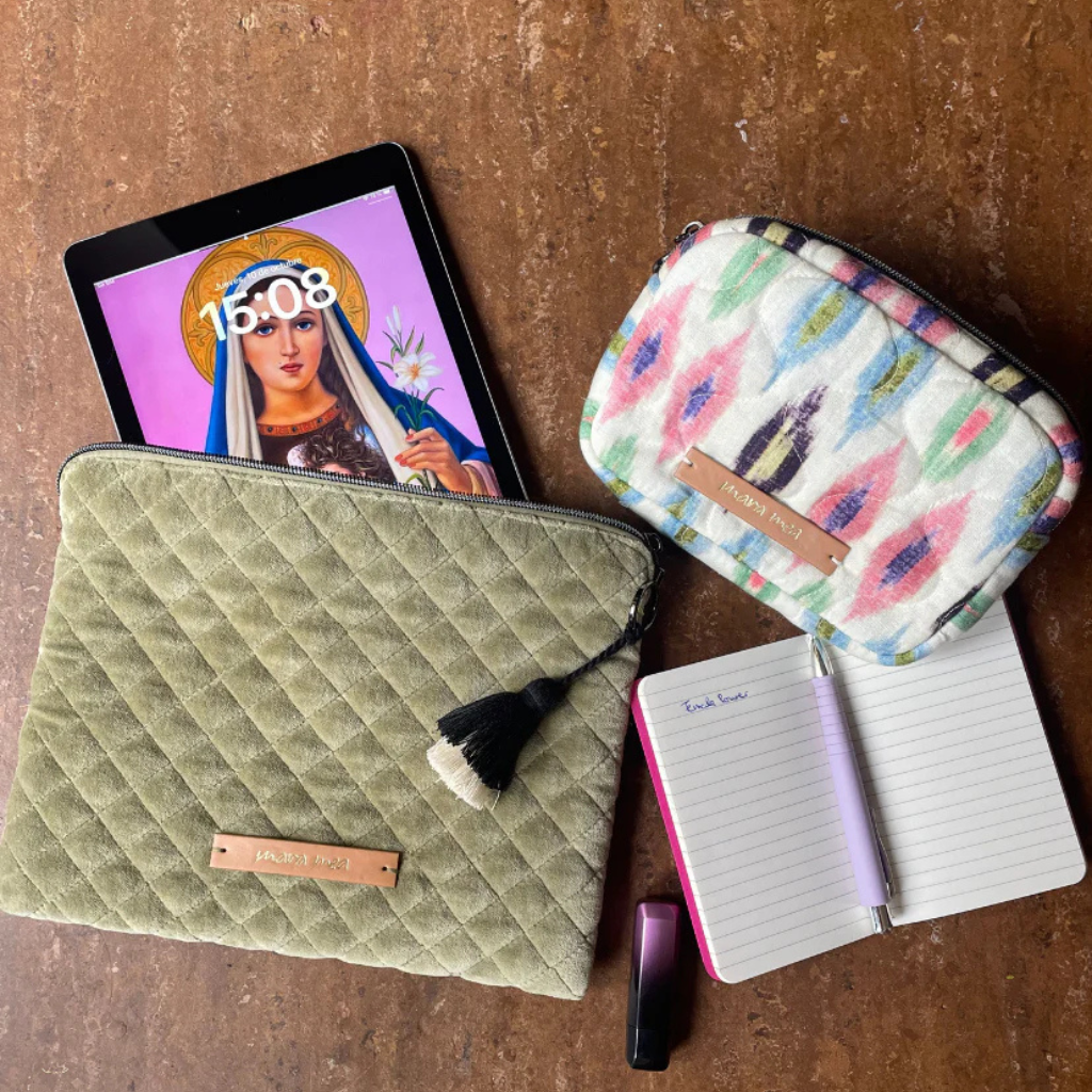 Tablet Clutch full of love in