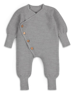 Feinstrick Overall mit Olivenholzknöpfen